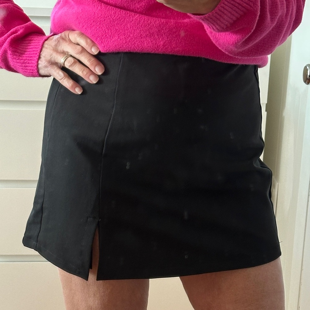 Bar lll Black Mini Skort, activewear skort, black shorts, side zip skort